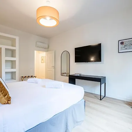 Fortezza Da - 130sqm Center 5 Min & Terraces شقة *